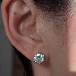 Elegant VVS1 Silver Stud Earrings